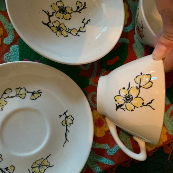 Vintage Set! 1 tea cup, 2 bowls, 2 saucers - Picture 4 of 7